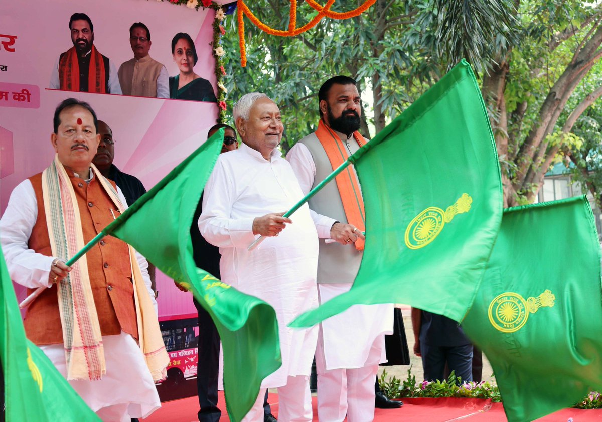 officecmbihar's tweet photo. माननीय मुख्यमंत्री श्री नीतीश कुमार जी ने आज बिहार राज्य पथ परिवहन निगम की 1065 बसों में ई-टिकटिंग सुविधा का शुभारंभ किया तथा द्वितीय चरण में नई 80 पिंक बसों का लोकार्पण किया। इन बसों में केवल महिलाएं ही यात्रा कर ��केंगी। https://t.co/KeeHr2olDI