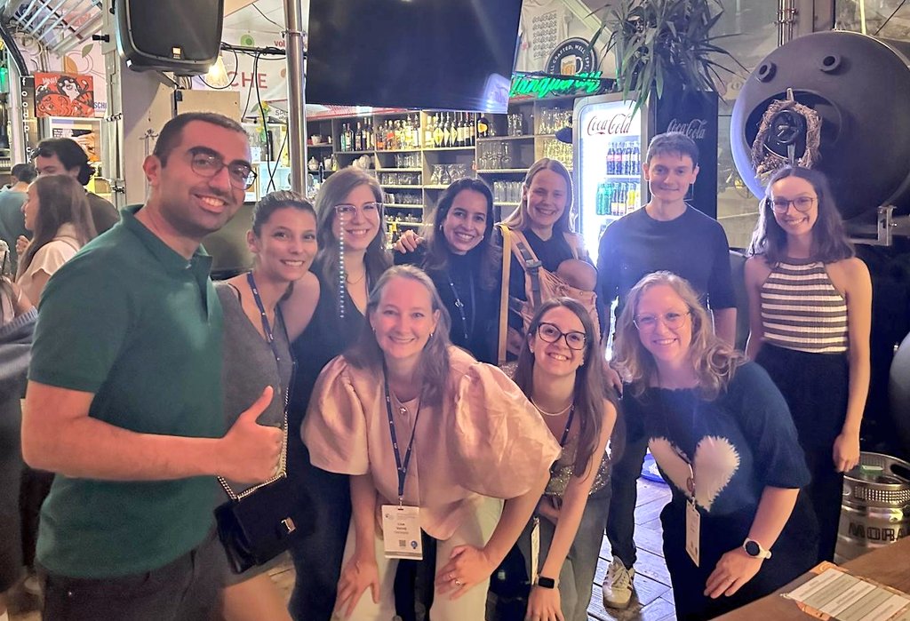 zivaledinek's tweet image. Late nights and early mornings at the #ESPCongress 🔬💙 here in Vienna 🇦🇹  @EspTrainee and @ESP_Pathology are all about meeting new friends and sometimes collaboration is also about getting up early in the morning for a run (walk) in the park 😉 #ESPTrainee #ESPAlumni