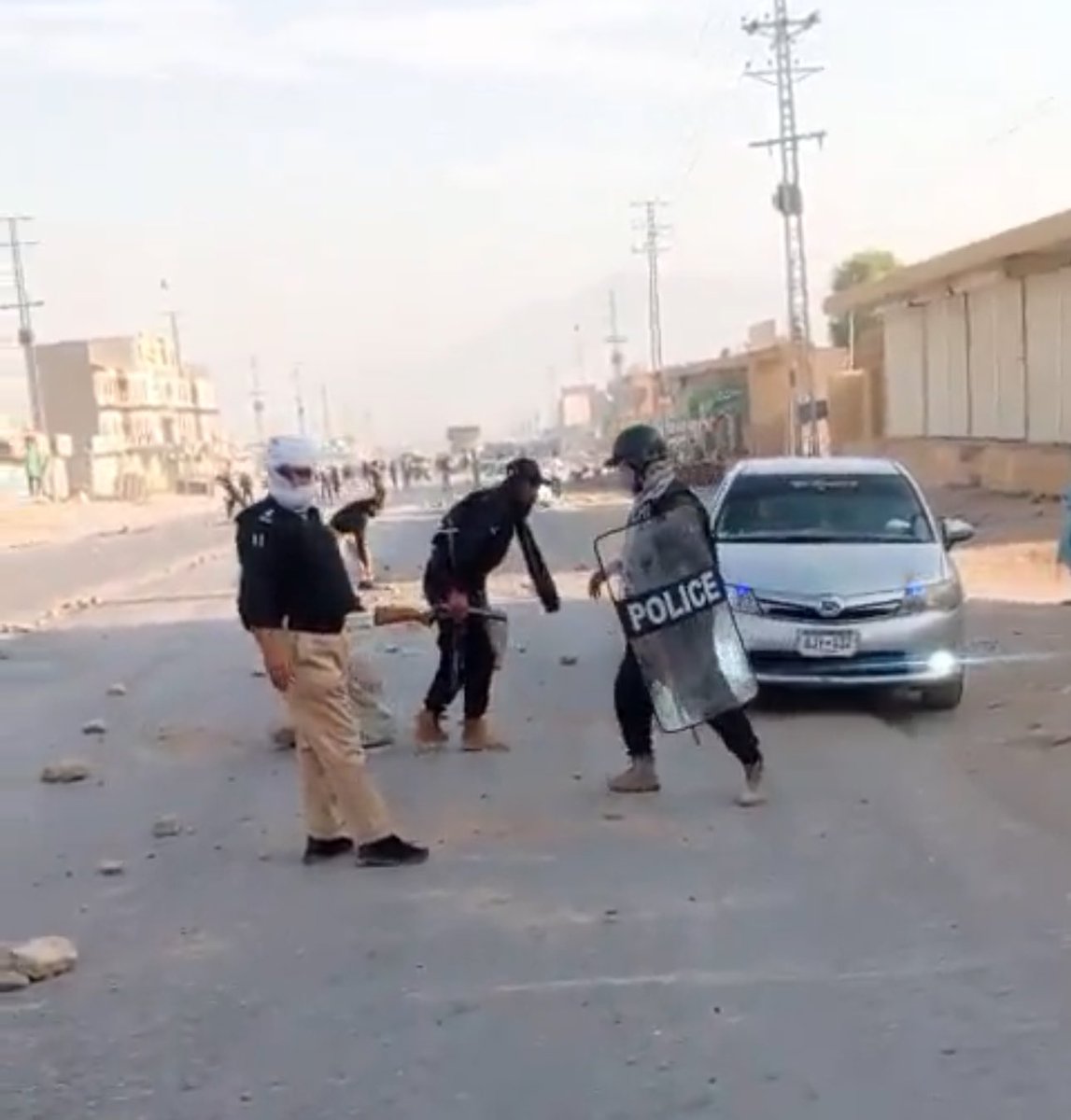 آج وقت کا تقاضا ہے کہ بلوچستان کی تمام سیاسی جماعتیں ذاتی و جماعتی مفادات سے بالاتر ہو کر فارم ۴۷ کی اس غنڈہ گردی کے خلاف متحد ہوں اور قوم پرست رہنماؤں کو درپیش بڑھتے ہوئے خطرات کا اجتماعی طور پر ڈٹ کر مقابلہ کریں۔

<a href="/sakhtarmengal/">Akhtar Mengal</a> <a href="/a_siab/">Afrasiab Khattak</a> <a href="/MKAchakzaiPKMAP/">Mehmood Khan Achakzai</a>