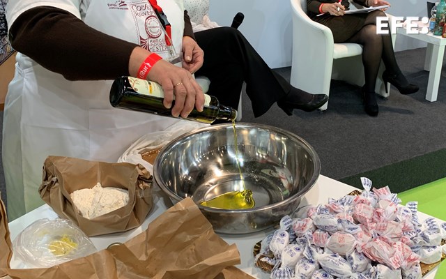 Las 21 empresas de fabricación de mantecados y polvorones de Estepa (Sevilla) comienzan este lunes a elaborar sus dulces destinados a la próxima Navidad, en una campaña marcada por la subida del precio de materias primas esenciales, como la almendra y el chocolate.