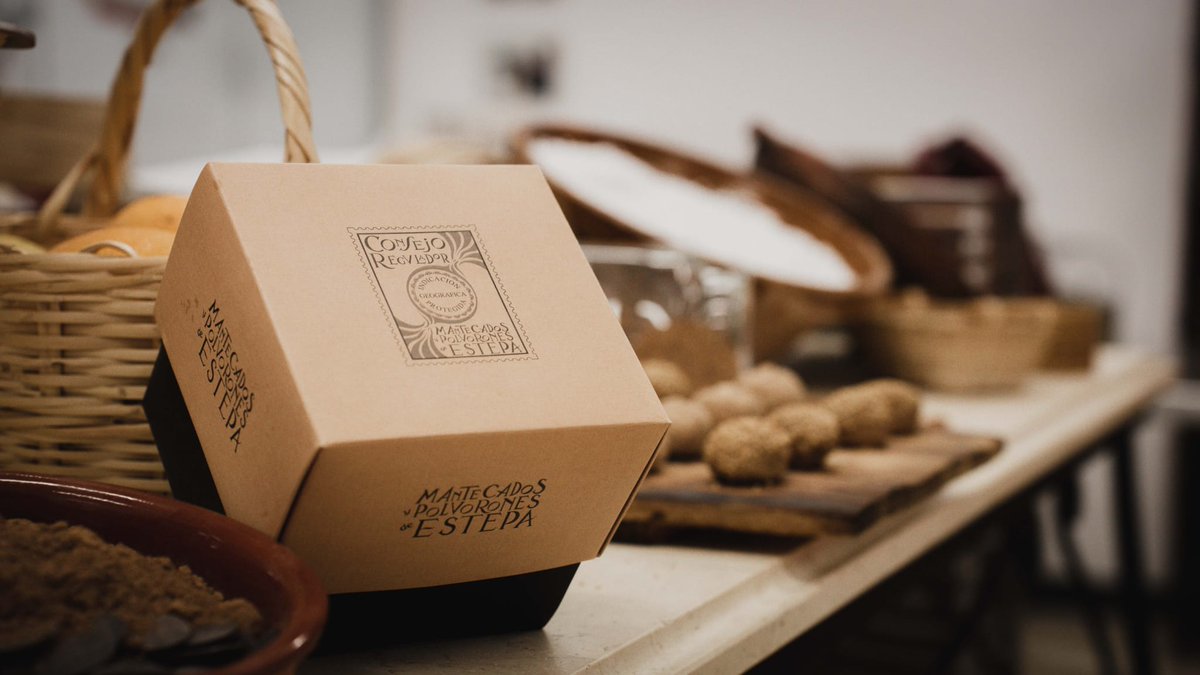 #Estepa arranca hoy oficialmente su campaña de #mantecados y #polvorones 2025; marcada por factores externos, como el incremento de materias primas esenciales (almendra y chocolate) o la dificultad de la industria en la búsqueda de mano de obra goo.su/ls6Lc
