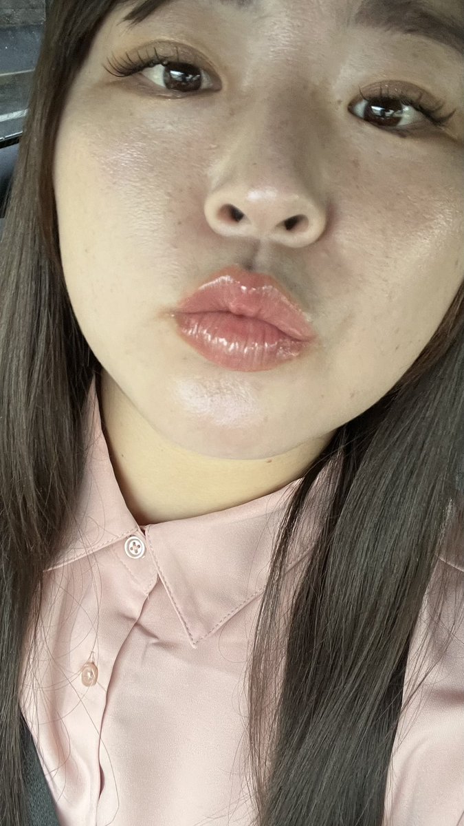 ちょっと前にバズってたリップ💄 この前、中国行く前に免税店で ほぼ