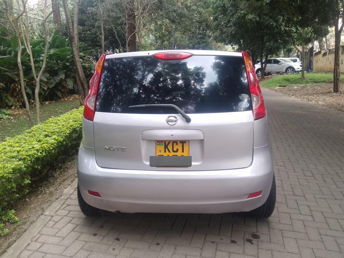 moja ya kulipa na m pesa 
NISSAN NOTE ‼️‼️
2011
MINT CONDITION 
1500CC
570K ONO.
☎️0798033265