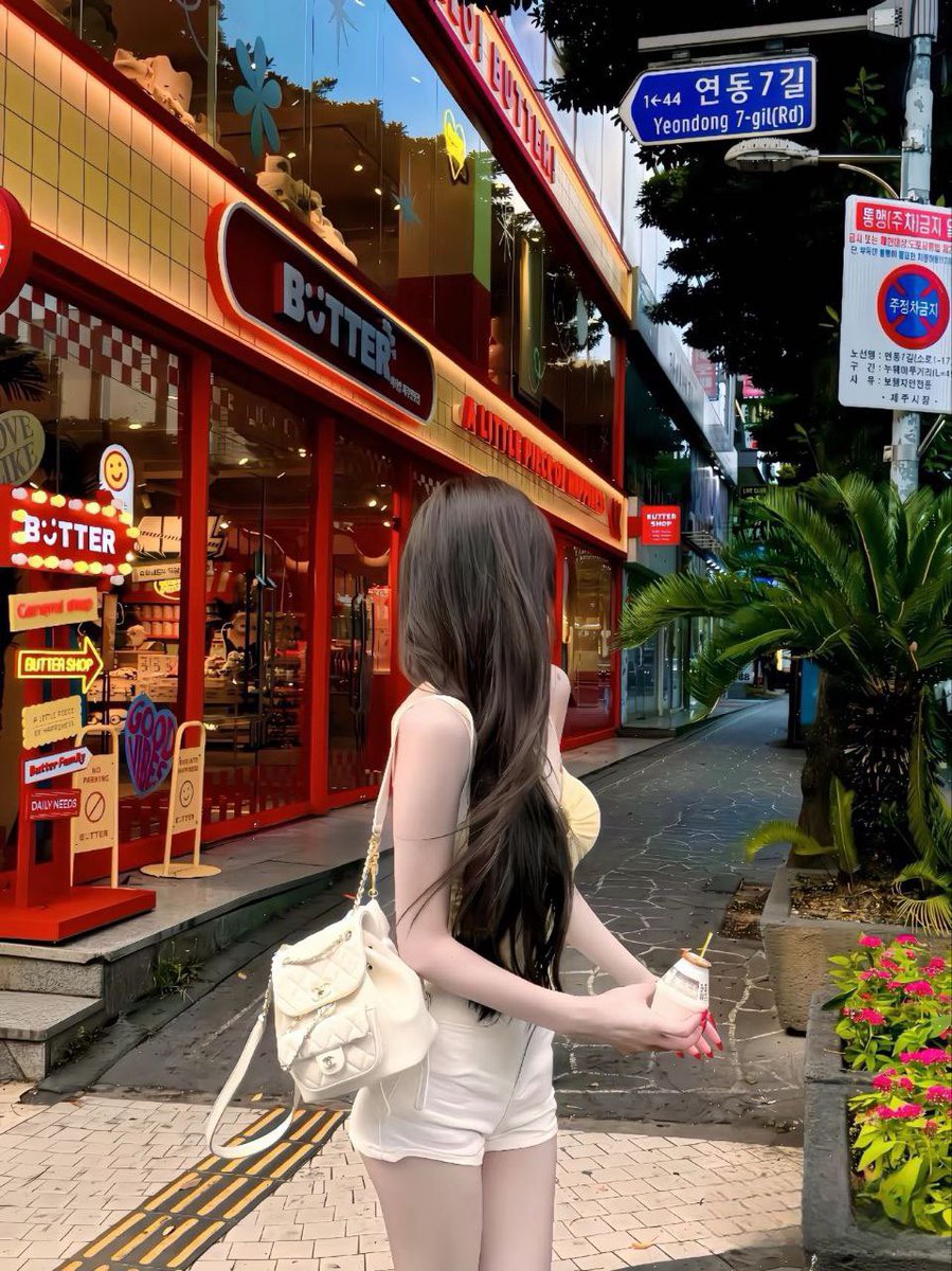 福利姬灵灵全球cos外围经济（全国独家资源）分享的黄推图片3 - 网红私拍内容