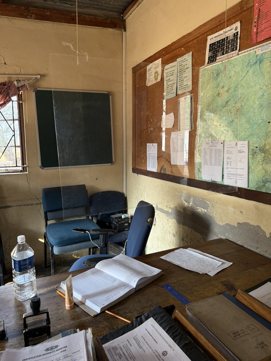 MoocahJay's tweet photo. @MinisterOfPolice @eNCA @SABCNews @SAPoliceService  @NewsroomAfrica1 Look at the dilapidated state of Bellevue Satellite Station!! It’s rotten and neglected for years. This station is servicing so many villages but has been neglected for years. Doors don’t have handles!! https://t.co/ozUxfK5G5g