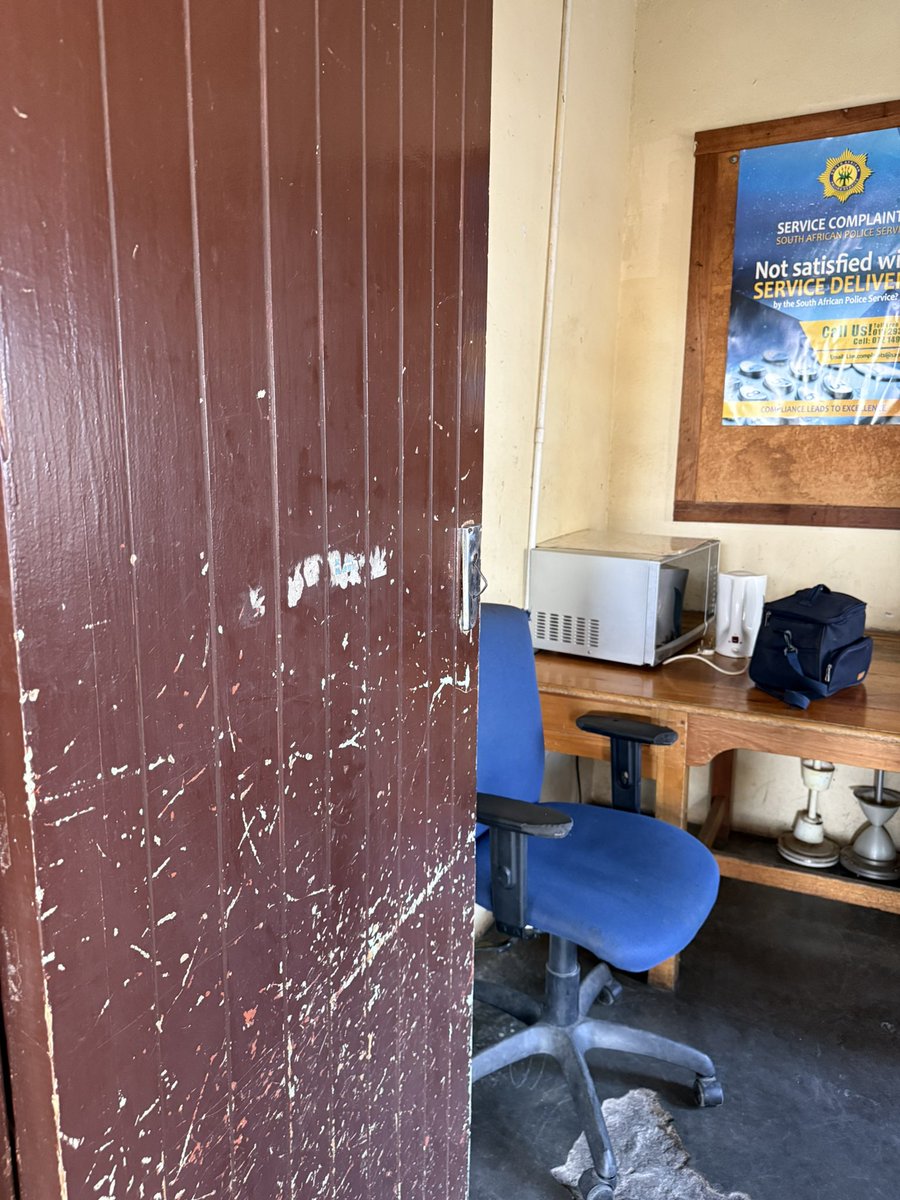 MoocahJay's tweet photo. @MinisterOfPolice @eNCA @SABCNews @SAPoliceService  @NewsroomAfrica1 Look at the dilapidated state of Bellevue Satellite Station!! It’s rotten and neglected for years. This station is servicing so many villages but has been neglected for years. Doors don’t have handles!! https://t.co/ozUxfK5G5g