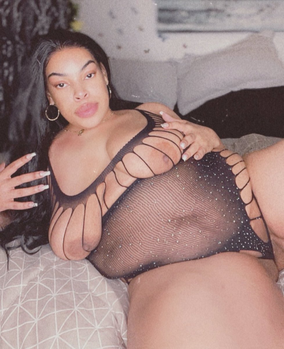 swan_mena's tweet photo. Big mama 🍑❤️ https://t.co/fhIlsHktKE