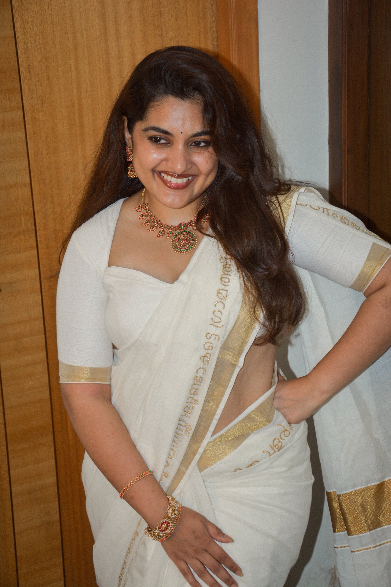 Nivetha Thomas sexy navel thick show