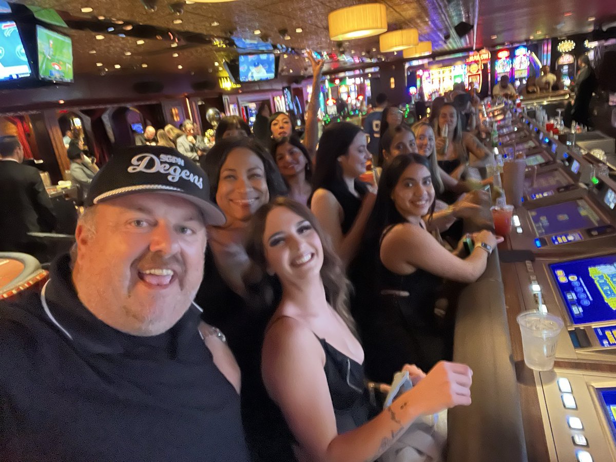 CJSullivan_'s tweet photo. @VitalVegas @GoldenGateVegas They are all good gals that will wind up on their feet. Glad I could ease their suffering a bit. #ManInTheBox #CompassionateMan https://t.co/VN09BicDGS
