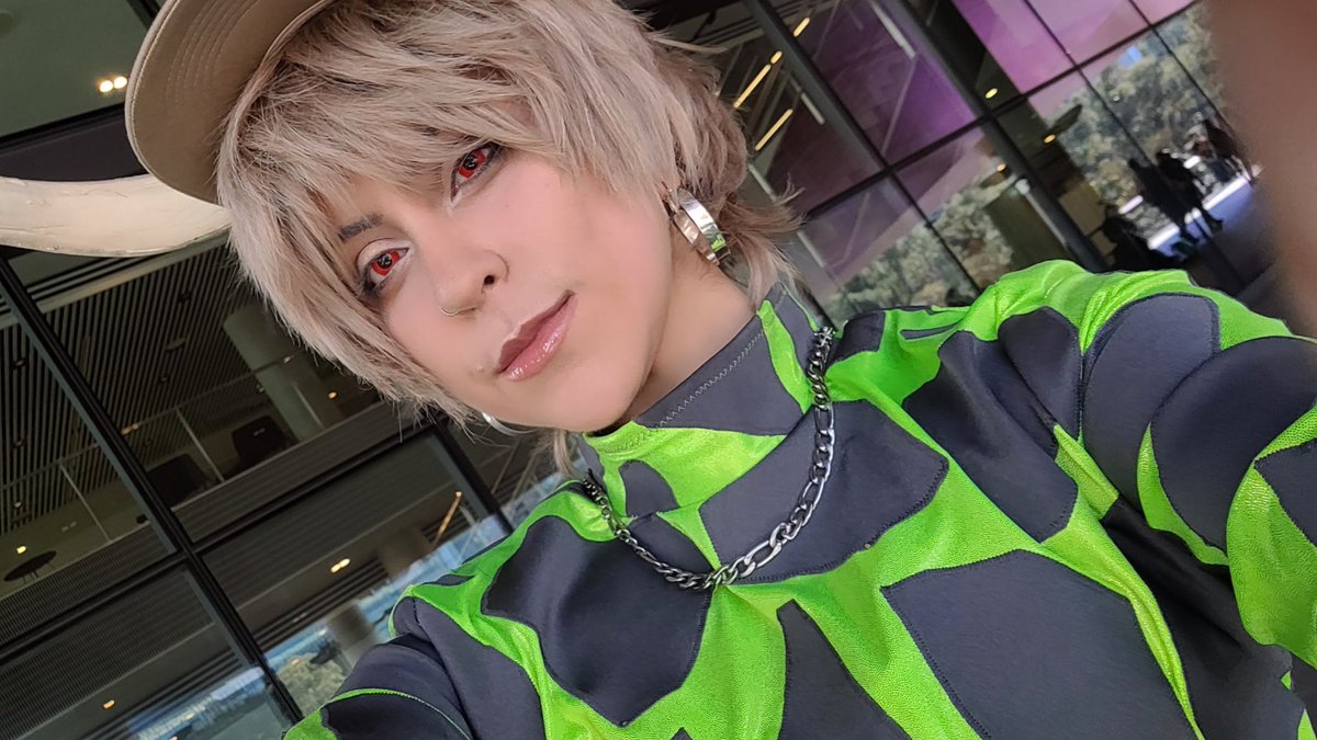 Kyaaaah!☆☆☆ 
I can't believe how many people, offline and online, recognise who I'm cosplaying as. Insane!!
*i made this all from scratch, including the art☆☆
☆#dellingercosplay #dellingeronepiece  #donquixotefamily #onepiececosplay ☆