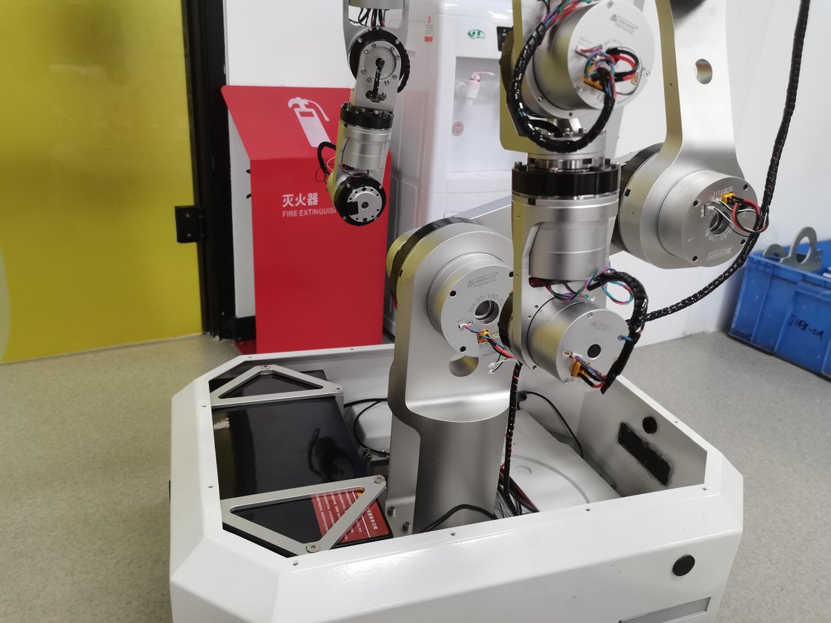 Warbie355990's tweet image. Even #robot gets tired on Mondays. Dark Monday, bad Monday... 🥱

#MYACTUATOR