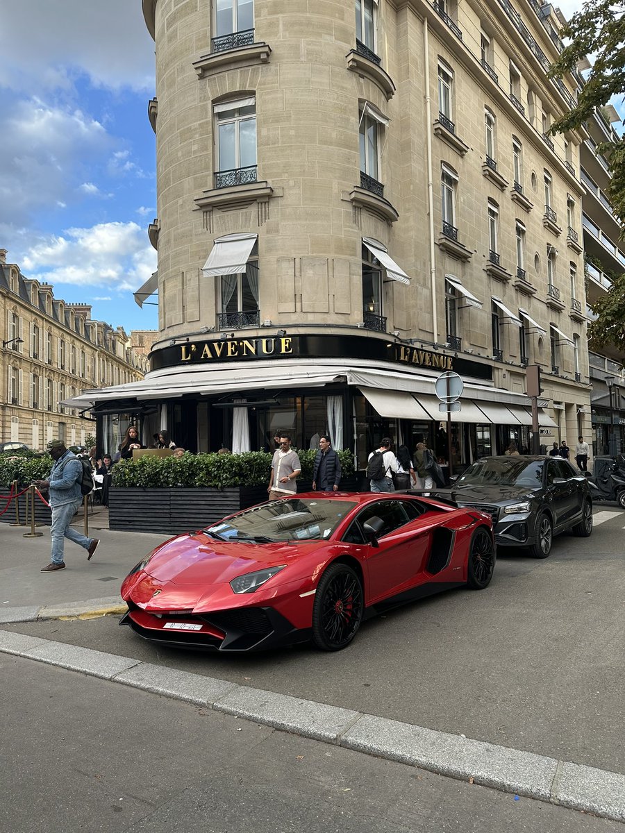 Lamborghini Aventador SV in Paris 🇫🇷 

#ExoticsMaster