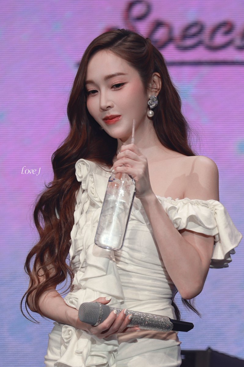 LoveJ_0418's tweet photo. 250907 2025 Jessica Fan Concert In Taipei-Star 2 Star ☺️
#제시카 #정수연 #JessicaJung https://t.co/edQ28QNfN2