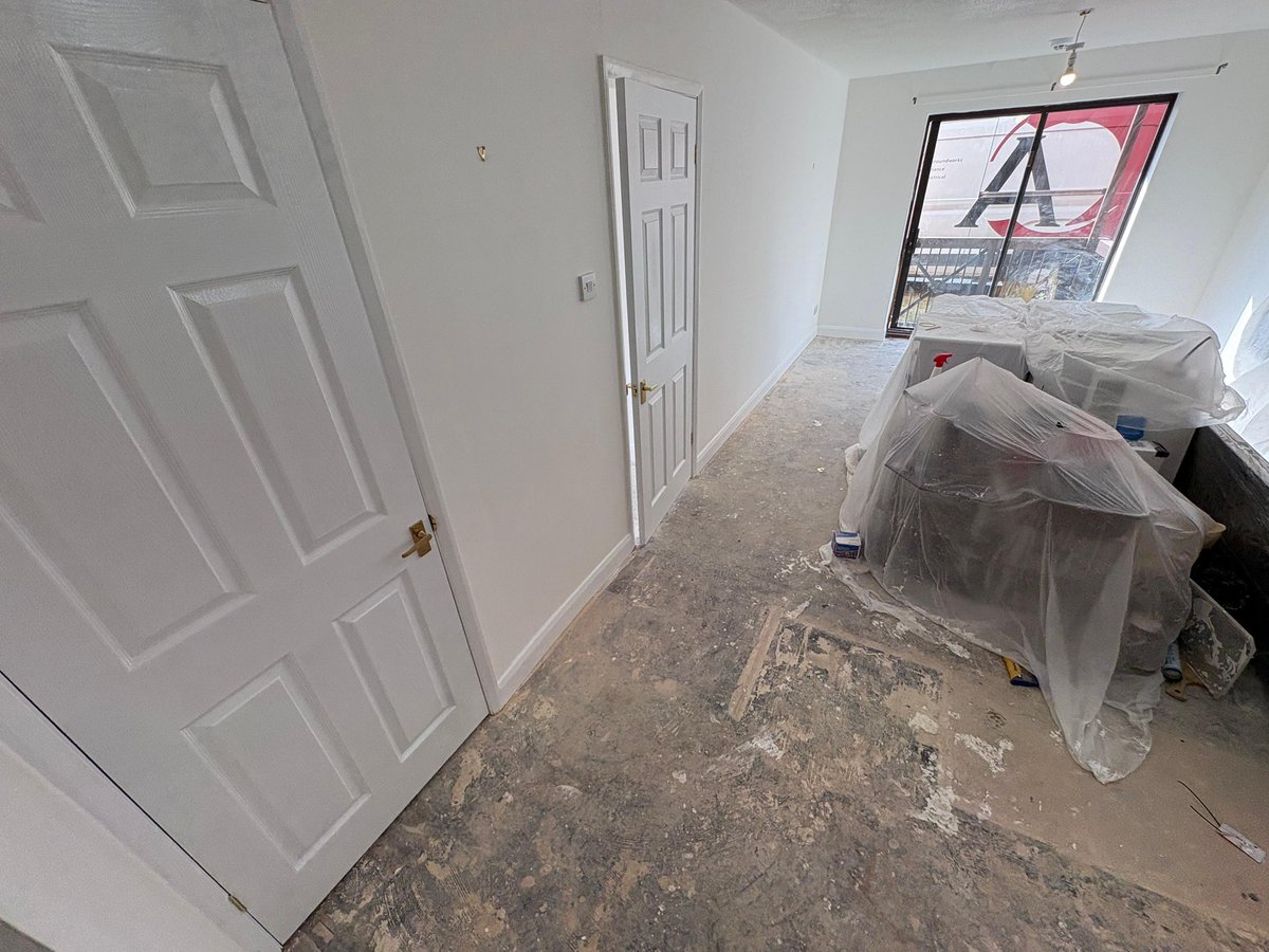 AirwavesFM1's tweet image. 🔨 Transforming Empty Homes into Fresh Starts 🏡

We’ve been busy carrying out council void works to bring this property back to life for its next tenants.

☎️ 0330 118 00 65 
📧 info@airwavesfm.co.uk 

#VoidWorks #SocialHousing #PropertyRefurbishment #CouncilHousing