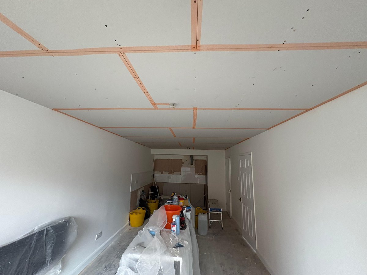 AirwavesFM1's tweet image. 🔨 Transforming Empty Homes into Fresh Starts 🏡

We’ve been busy carrying out council void works to bring this property back to life for its next tenants.

☎️ 0330 118 00 65 
📧 info@airwavesfm.co.uk 

#VoidWorks #SocialHousing #PropertyRefurbishment #CouncilHousing