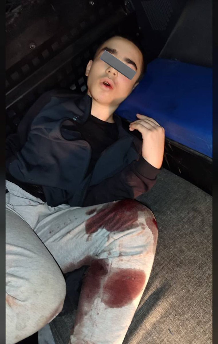 İzmir'de | polis karakoluna düzenlenen silahlı saldırıda 1. sınıf emniyet müdürü Muhsin Aydemir ve polis memuru Hasan Akın şehit oldu.

▪️Polis memuru Ömer Amila ise ağır yaralandı.

▪️Pompalı tüfekle saldırı düzenleyen 16 yaşındaki "çocuk" yakalandı.