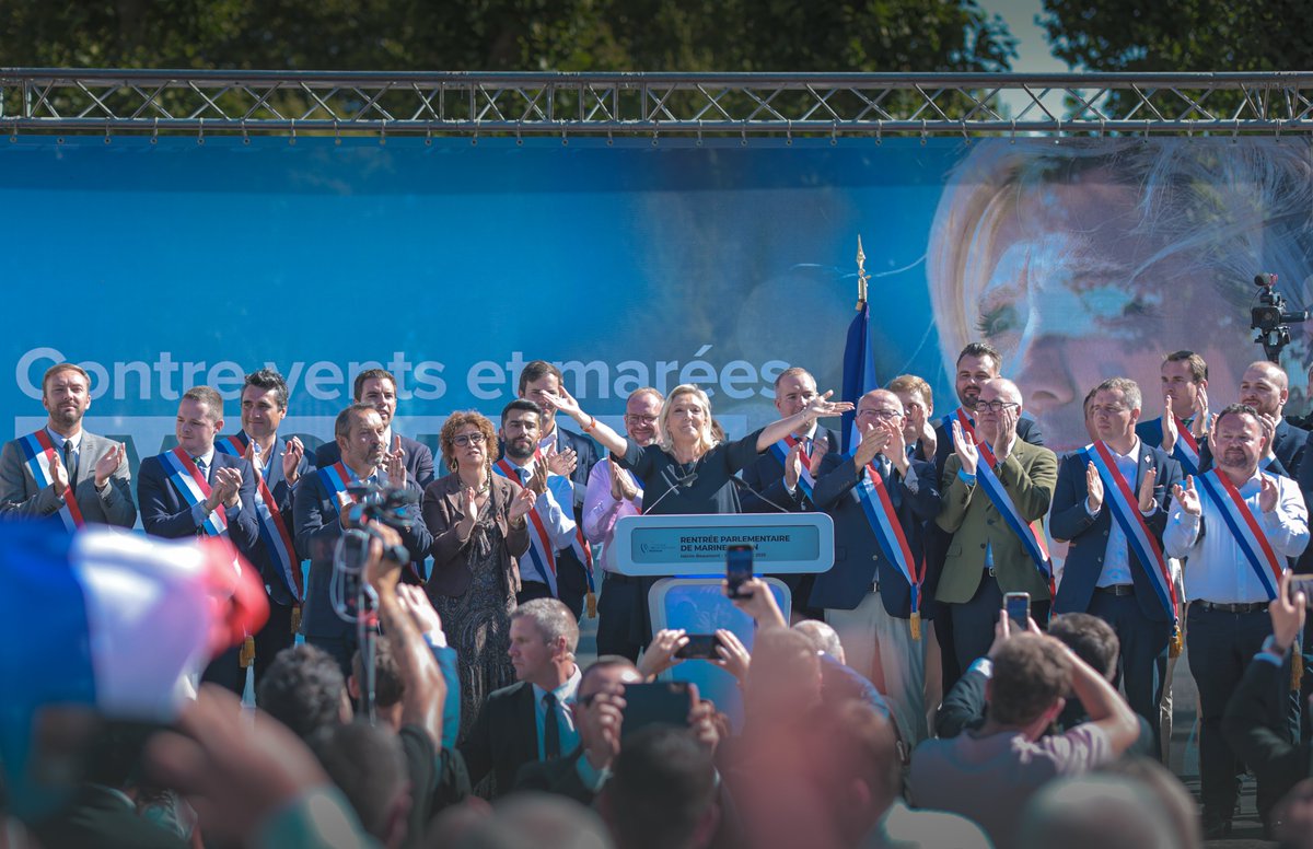 RNational_off's tweet photo. 🔵 À Hénin-Beaumont, 1 500 patriotes se sont rassemblés pour la rentrée parlementaire de @MLP_officiel !

Contre vents et marées, jusqu'à la victoire, nous ne lâcherons rien pour défendre les Français et redresser la France !

🇫🇷 Rejoignez-nous : https://t.co/ogj5rAkXXb https://t.co/5dM9qaqkSZ