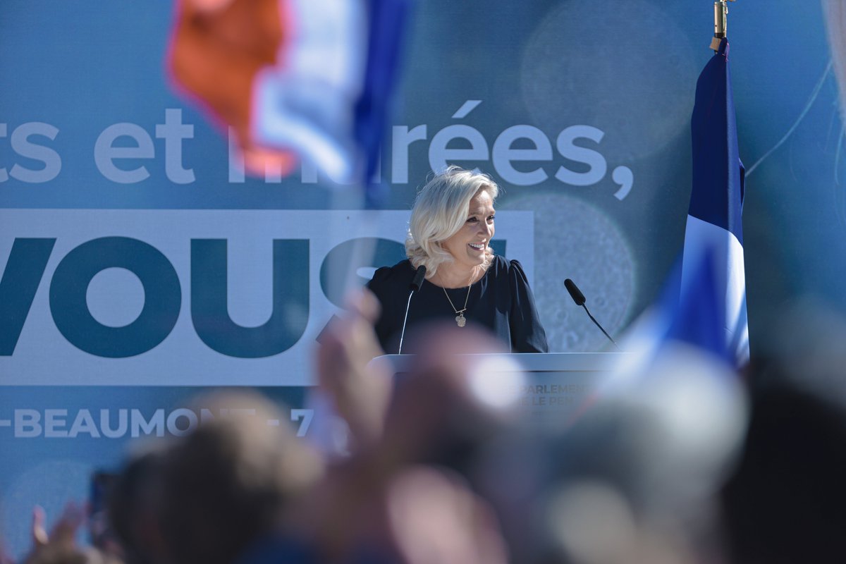 RNational_off's tweet photo. 🔵 À Hénin-Beaumont, 1 500 patriotes se sont rassemblés pour la rentrée parlementaire de @MLP_officiel !

Contre vents et marées, jusqu'à la victoire, nous ne lâcherons rien pour défendre les Français et redresser la France !

🇫🇷 Rejoignez-nous : https://t.co/ogj5rAkXXb https://t.co/5dM9qaqkSZ