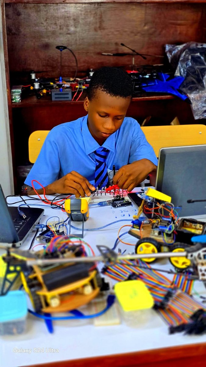 🏆 When it comes to STEMi education, building confidence in students is just as crucial as teaching technical skills. When students believe in their abilities, they are more willing to take risks, solve problems, test new concepts, and persist through challenges—all critical