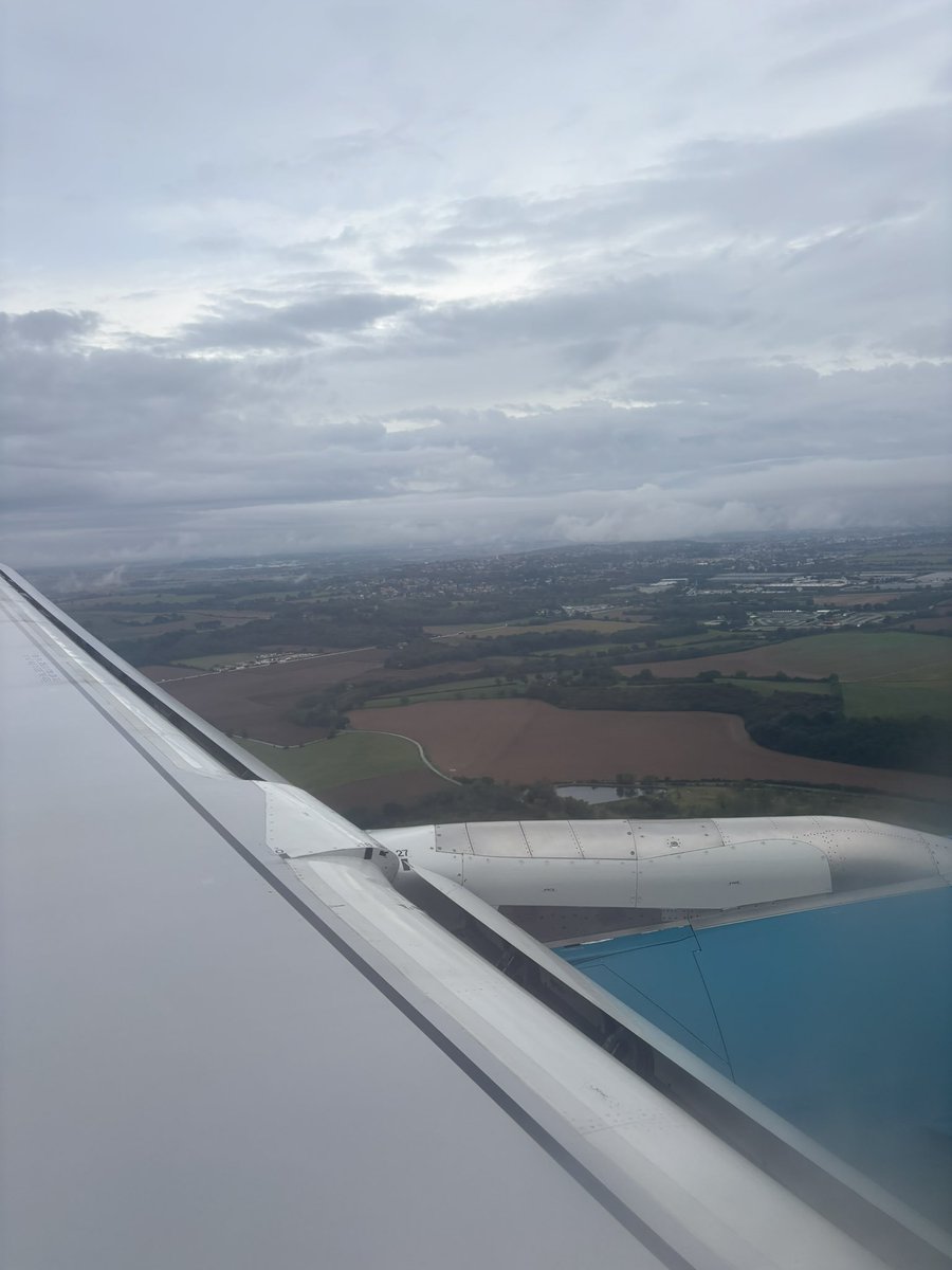 landed in Lyon 🇫🇷 and back in my birth city for the first time in ~17 years, this is actually insane being here for the esport I love so much, regardless of the result that happens this week I will remember this event for a long time, so excited 

#FUTWIN