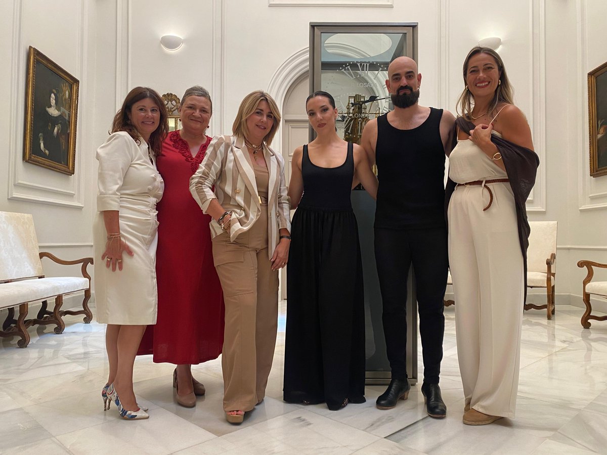 🤝 En CEN creemos en la fuerza de la colaboración.
Marta Vázquez (Proyecta-e) y Almudena López (CEN) se unen a Mónica Dalcón (Bed&amp;Breakfast Jerez) en un proyecto personal muy especial 🌟
📍 En el mágico Museo del Reloj.
#Networking #CENCádiz #JuntosCrecemos