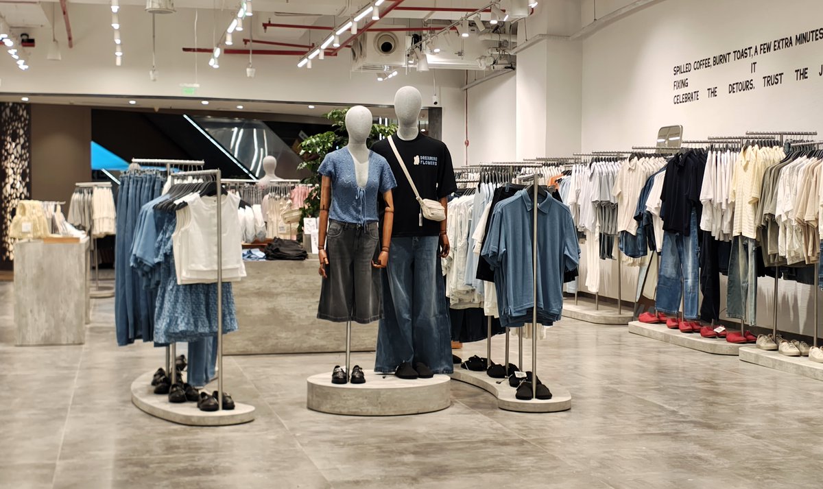 AmanoraMallPune's tweet image. Outfits hotter than your morning toast. 🔥
Burnt Toast is now open at East Block, Ground Floor – Amanora Mall.
.
.
.
#BurntToast I #NowOpen I #AmanoraStyle I #GenZStyle