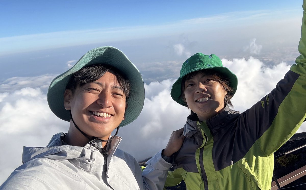 niko_yumepirika's tweet photo. 富士山登山1日目！

ゴールの8合目までなんとかこれました！

つかれたーーー！！！ https://t.co/7Mw8Lpv8cT