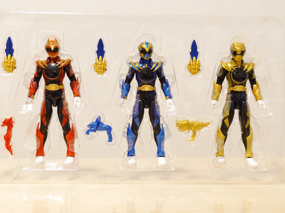 コストコで購入、アクションヒーローのゴジュウジャーメタリックセット