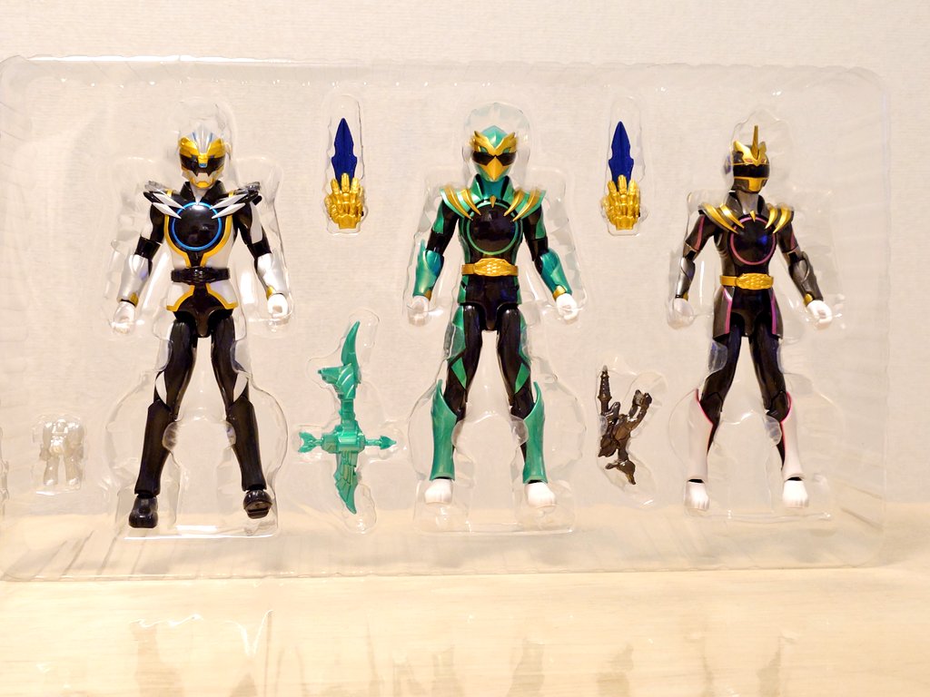 コストコで購入、アクションヒーローのゴジュウジャーメタリックセット