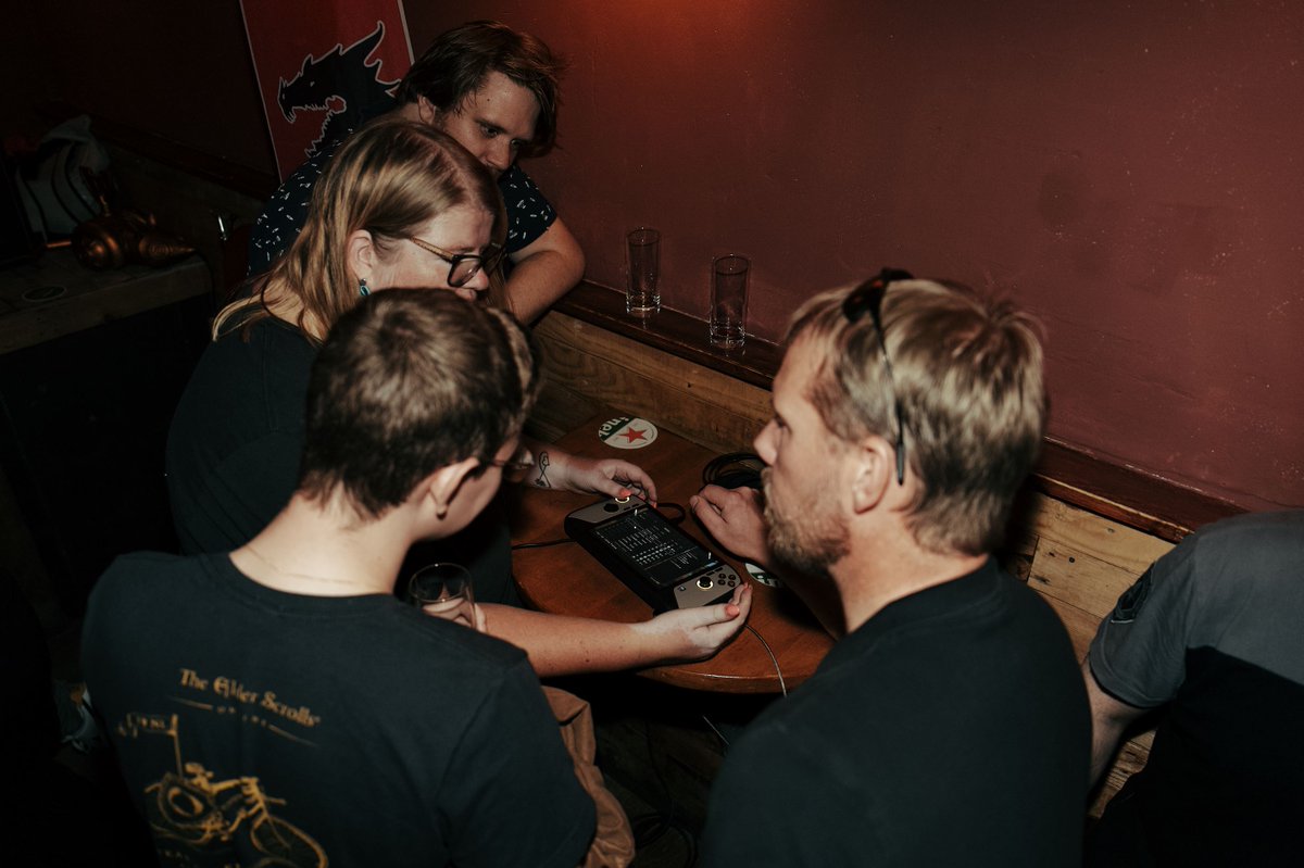 bethesda_nl's tweet photo. Een speciaal bedankje aan @msigaming voor het meehelpen aan het ESO Community Event in Bar Josefien. We hebben de game kunnen laten zien op de krachtpatser van een handheld, namelijk de MSI Claw 8 AI +! Zie hier een aantal foto's 🔥 https://t.co/tEVsMapcah