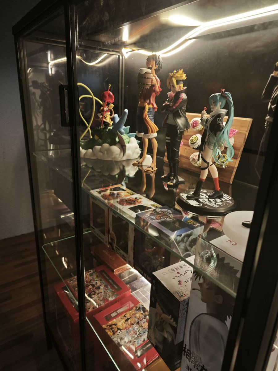 Yuudai Joey (@yuudaijoey) on Twitter photo Meine zweite Vitrine für Anime Figuren.🥳 Leider geht immer der LED Streifen ab...hat jemand einen Tipp für mich? 🤔Die Figuren sind bei <a href="/Figuchan/">Jessica@figuya</a> gekauft worden. #animefigure #ONEPIECEカードゲーム #DragonBall40th #mikuhatsune #来世は他人がいい Meine zweite Vitrine für Anime Figuren.🥳 Leider geht immer der LED Streifen ab...hat jemand einen Tipp für mich? 🤔Die Figuren sind bei <a href="/Figuchan/">Jessica@figuya</a> gekauft worden. #animefigure #ONEPIECEカードゲーム #DragonBall40th #mikuhatsune #来世は他人がいい