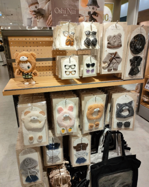 3COINS『ぬい活』グッズより、秋服、アニマルセット、靴＆メガネが2025