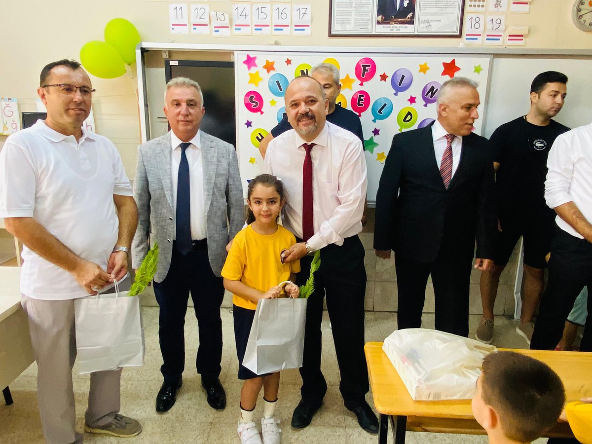 📌Çukurova İlçe Milli Eğitim Müdürümüz Sayın Kemal KAVAK ve Şube Müdürümüz Sayın Şaban TÜRKMEN;

📍2025-2026 Eğitim Öğretim Yılının ilk gününde İlçemiz Alparslan İlkokulunda öğrencilerle bir araya geldiler.Milli Eğitim Bakanlığı tarafından ülke genelinde başlatılan ve yıl boyu