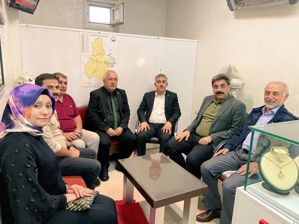 📍 Suşehri 

Kurucu İlçe Başkanımız Sururi Koçali'yi iş yerinde ziyaret ederek hal hatrını sorduk ve hayırlı işler dileklerimizi ilettik.

Değerli Başkanımıza misafirperverliği ve hoş sohbeti için teşekkür ediyorum.