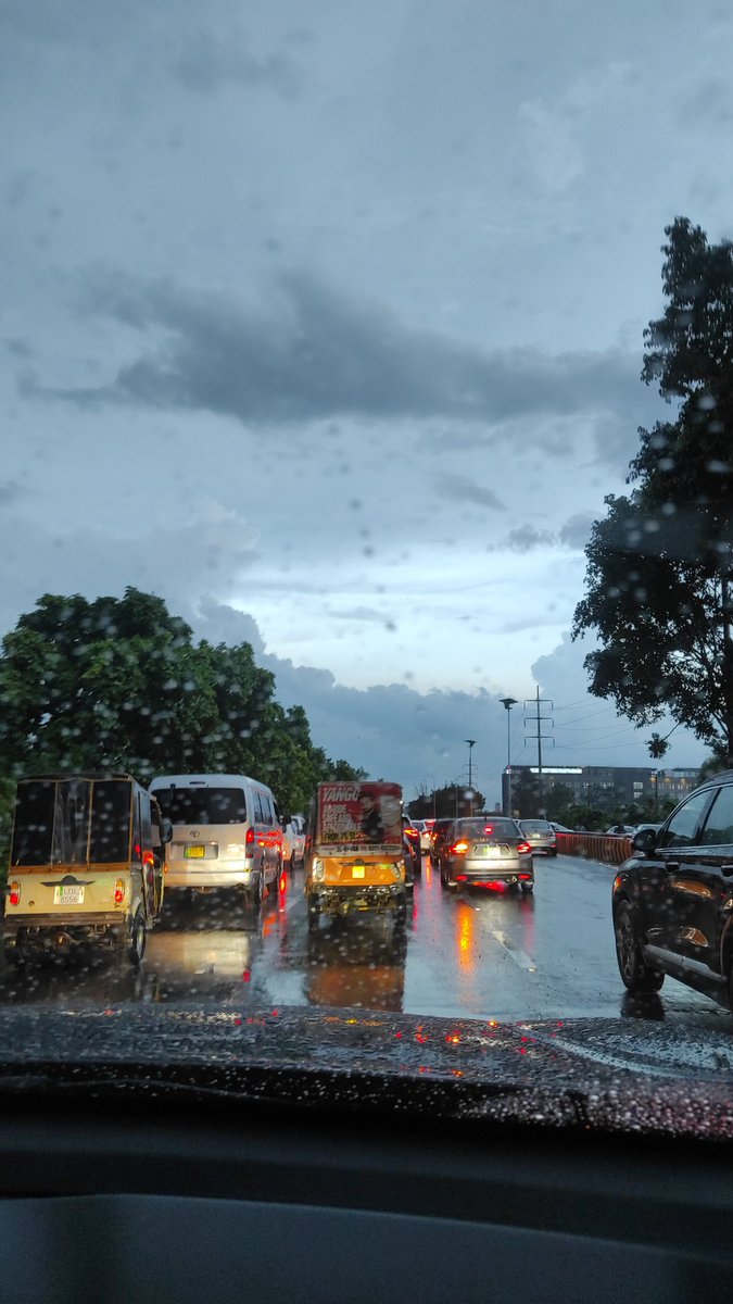 Daikh_Yar's tweet image. Lahore in last one hour 
#Rain
#thunderstrom