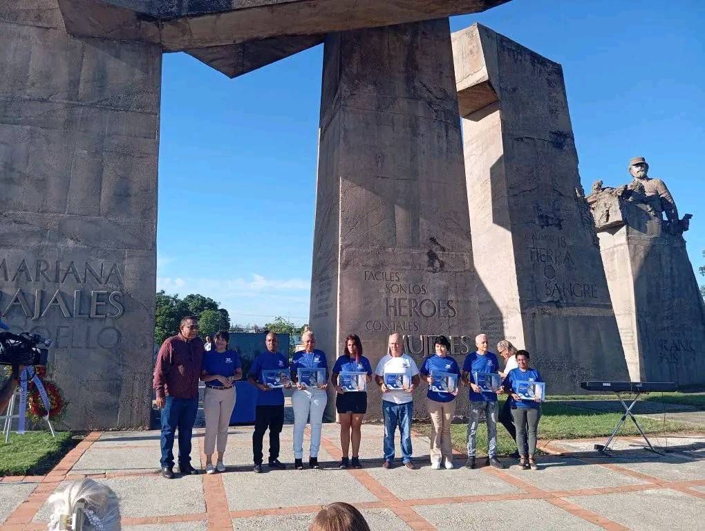 Desde la Provincia de Guantánamo, celebramos con orgullo el 3⃣8⃣ aniversario🎊🎊🎊
Joven Club seguirá siendo la computadora de la familia 🇨🇺
Seguiremos juntos por muchos años más de conocimientos y tecnología.
#JovenClub
#JovenClubXCuba.