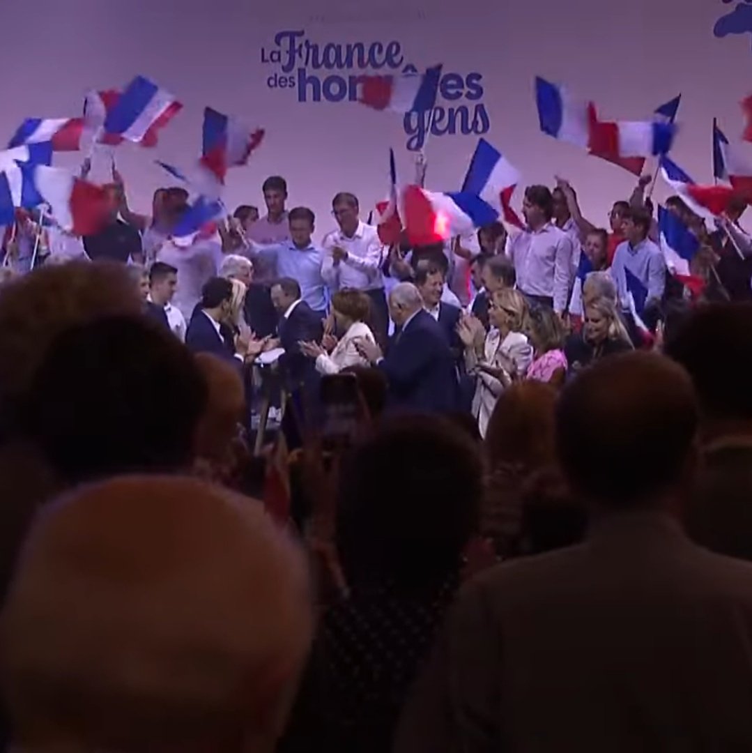 AlexandreFRep's tweet image. Ce week-end a marqué la fin d'une droite paresseuse et l'avènement d'une droite courageuse.
Merci à @BrunoRetailleau d'avoir su donner l'impulsion nécessaire aux @lesRepublicains pour être en capacité à incarner l'alternance.
Le combat sera long mais l'espoir est revenu.