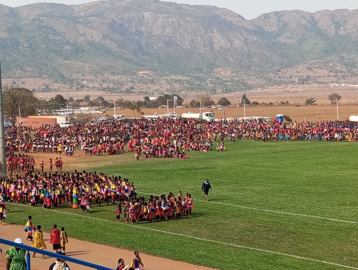 BuhleBakaNgwane's tweet photo. ๐ฅณTicheme
#umhlanga2025 #intfombi #kuhlehla #eswatini #proudlyswazi #swazi #needadrone https://t.co/e91jHgtHnC