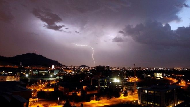 [Preparados ante las amenazas] - Ante un pronóstico de tormentas eléctricas es necesario saber las recomendaciones básicas para enfrentarlas:  → degreyd.minsal.cl/%E2%87%92-que-…