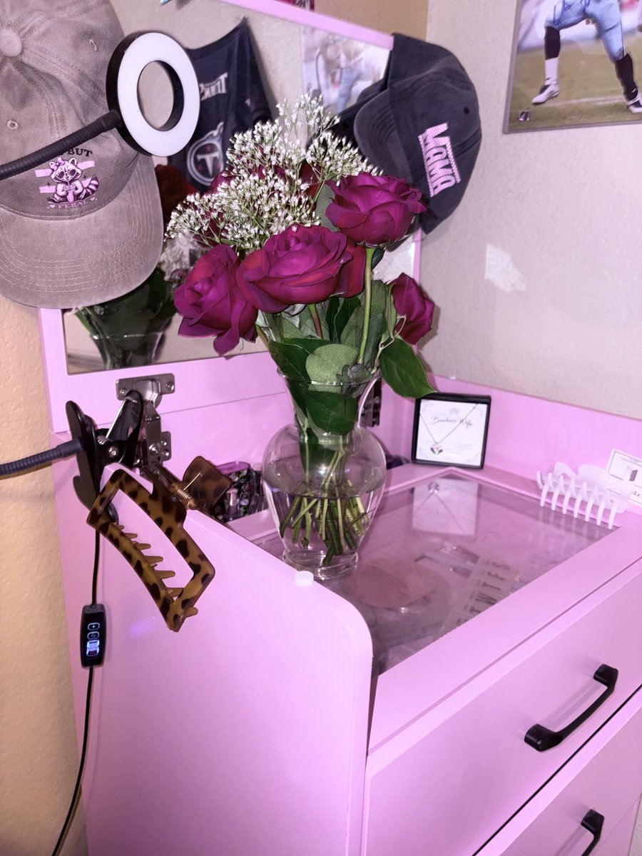 FAQ_1724's tweet image. I love waking up to surprises that make me feel loved 😍 #ItTheSmallThingsThatMatter #Love