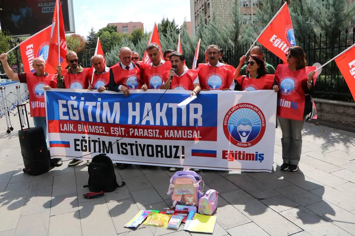 Eğitim-İş'ten eğitim pahalılığına tepki

'Eğitim hakkı ailenin cüzdanına bağlı hale getirildi'
cumhuriyet.com.tr/egitim/egitim-…