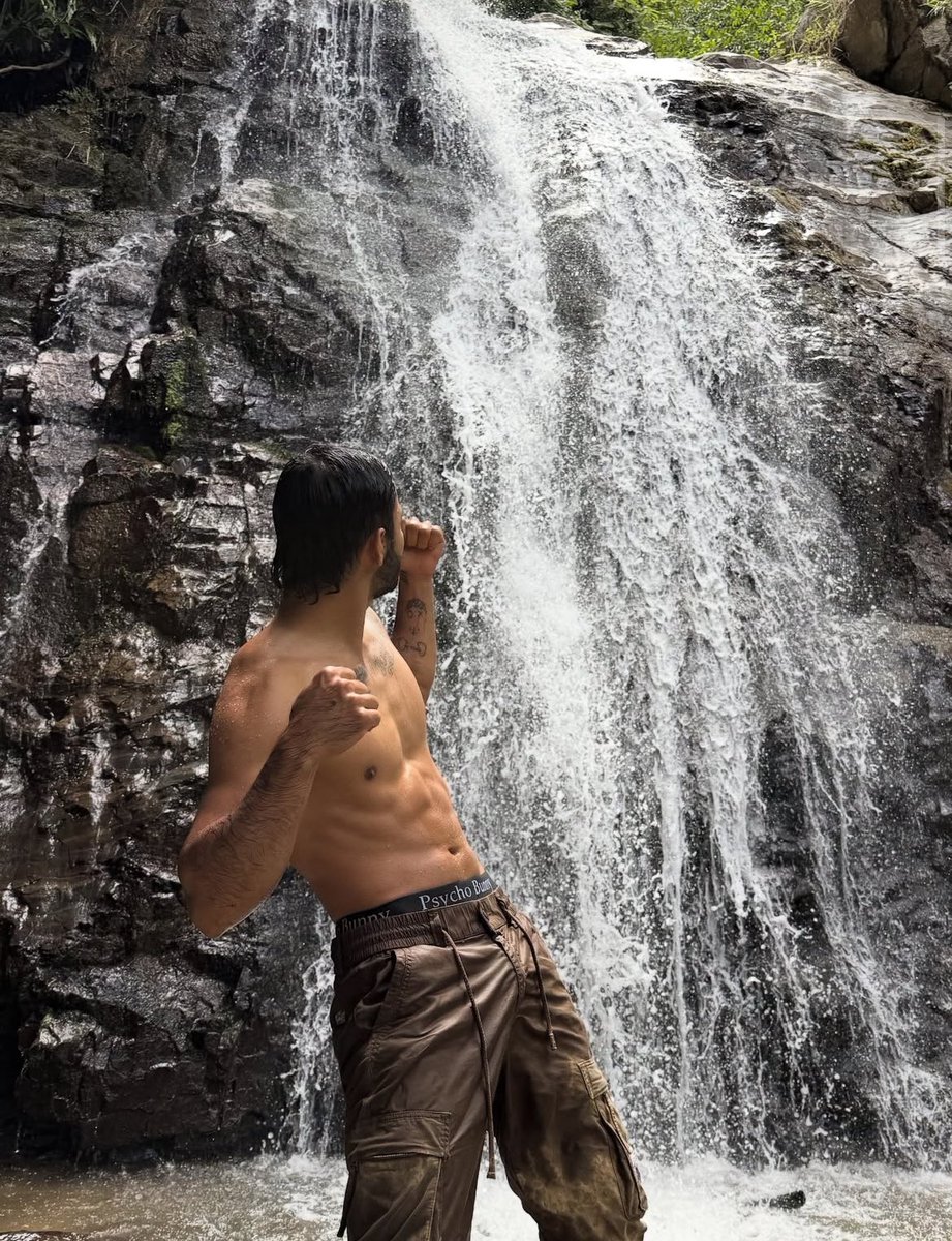 RT si una fotico como Dios nos trajo al mundo. 
FAV si en boxercitos.