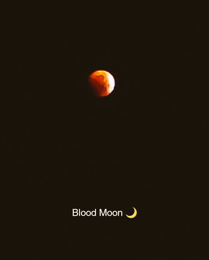 its__lithika's tweet image. Lunar Eclipse &apos;Blood Moon&apos; 🌙

#LunarEclipse #LunarEclipse2025 #BloodMoon2025 #BloodMoonEclipse #BloodMoon #Moon