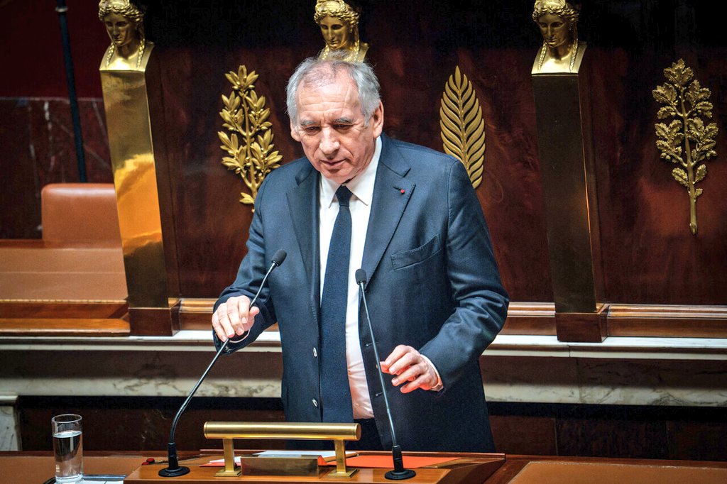 🏛️🇫🇷 FLASH - Le discours de François Bayrou démarrera à 15h et finira en 2027.