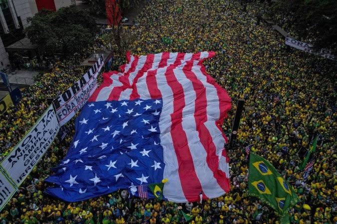 a centrão-direita quer convencer que são os adultos na sala, aí pegam um comício de 7 de setembro e entregam isso

só tem pangaré na política brasileira, ninguém sério no comando
