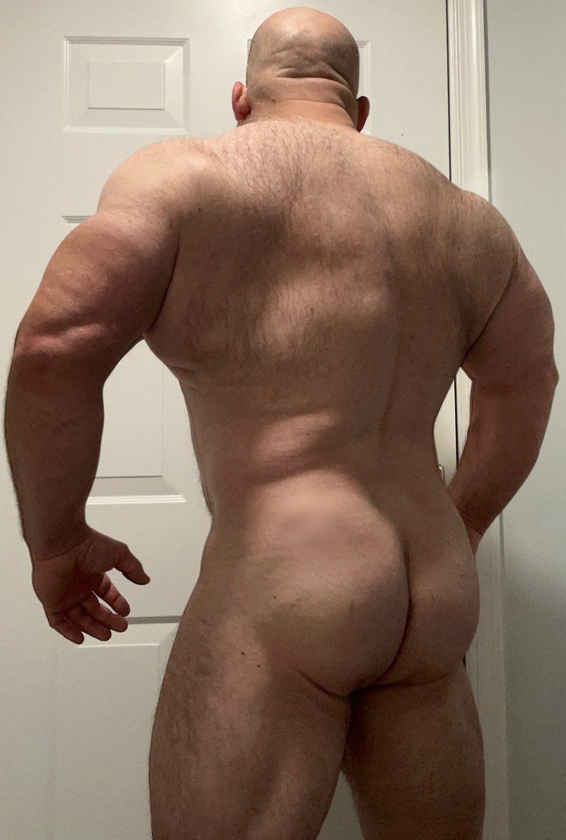LADaddyBull's tweet photo. Who’s at Daddy’s door? https://t.co/MkOuyghOKO