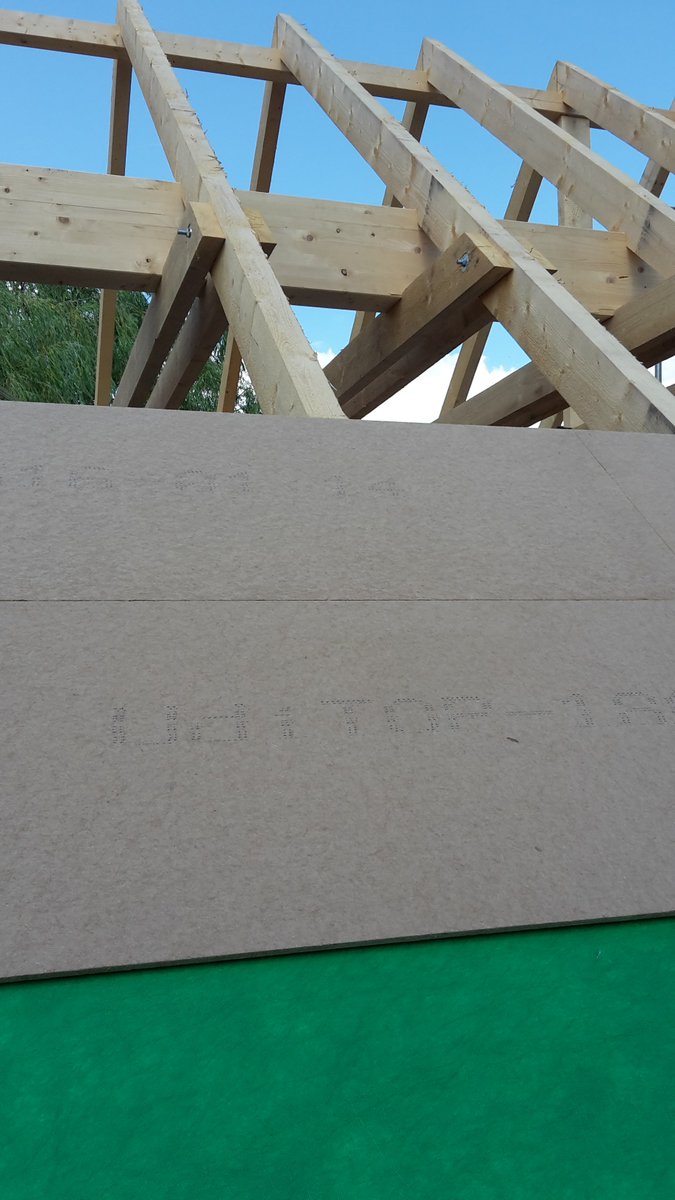 Die Wanderer auf der Walz von Axt &amp; Kelle haben einem Jugendzentrum ein neues Dach verliehen. Zum Einsatz kamen die Holzfaser-Dämmplatten UdiTOP. #UdiDämmsysteme steuerte dafür 240 m² zum Sonderpreis bei.

Mehr zur Dachdämmung UdiTOP: udidaemmsysteme.de/udi-systeme/fu… 

#dachdämmung