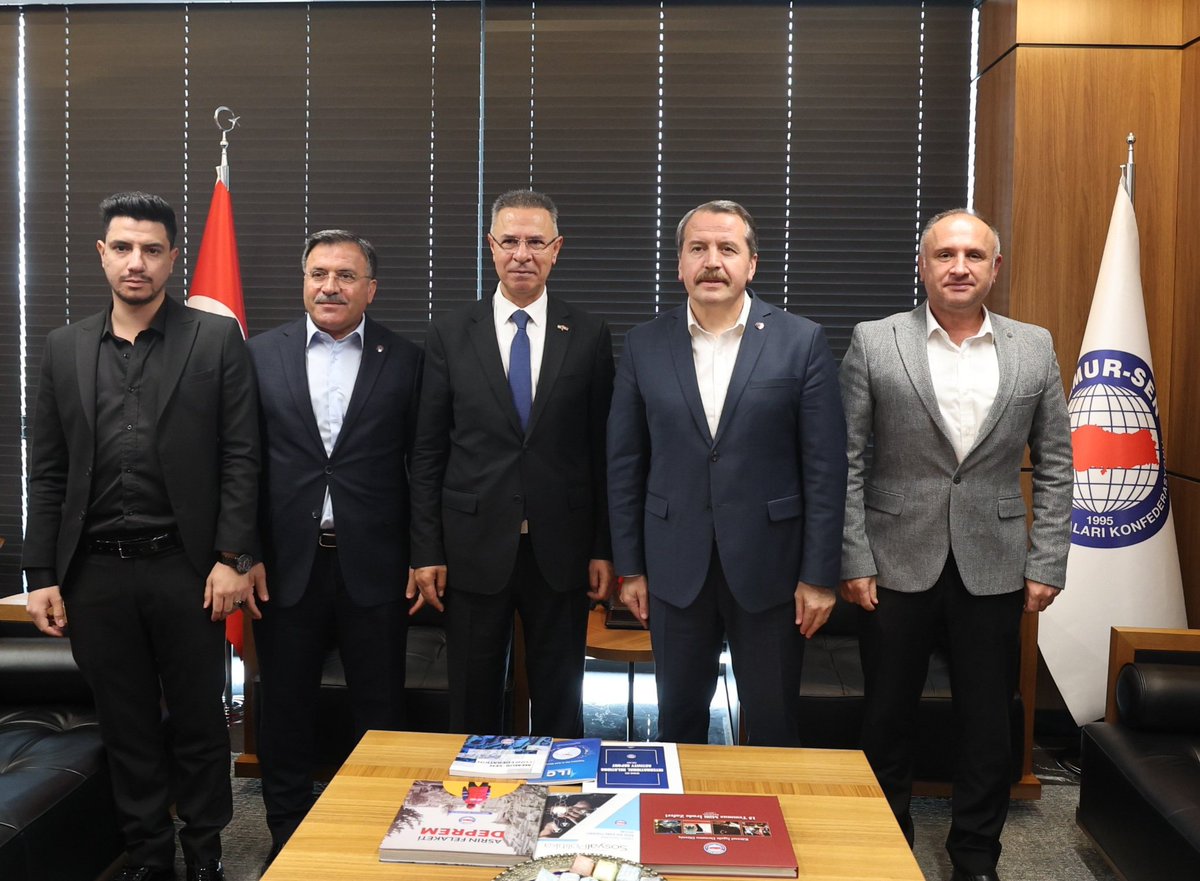 Filistin Ankara Büyükelçisi Faed Mustafa’dan Memur-Sen’e Veda Ziyareti

Filistin’in Ankara Büyükelçisi Faed Mustafa beraberindeki heyetle veda ziyareti kapsamında Genel Başkanımız Ali Yalçın, Genel Başkan Yardımcılarımız Ali Yıldız ve Hamza Öksüz ile bir araya geldi.

Büyükelçi