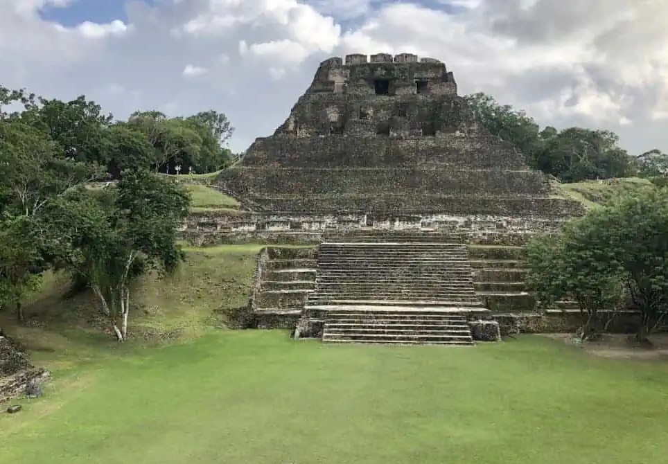 12 days left to publish Ocean Drive! 

tomorrow cover reveal... 

Do you know in Belize there are Mayan pyramids and ruins ? 

amazon.com/dp/B0FPRKCPJR 
#oceandrive #marcomarek #NewRelease #psychologicaltrhiller #amnesiac #Tulum #belizecity #MiamiBeach