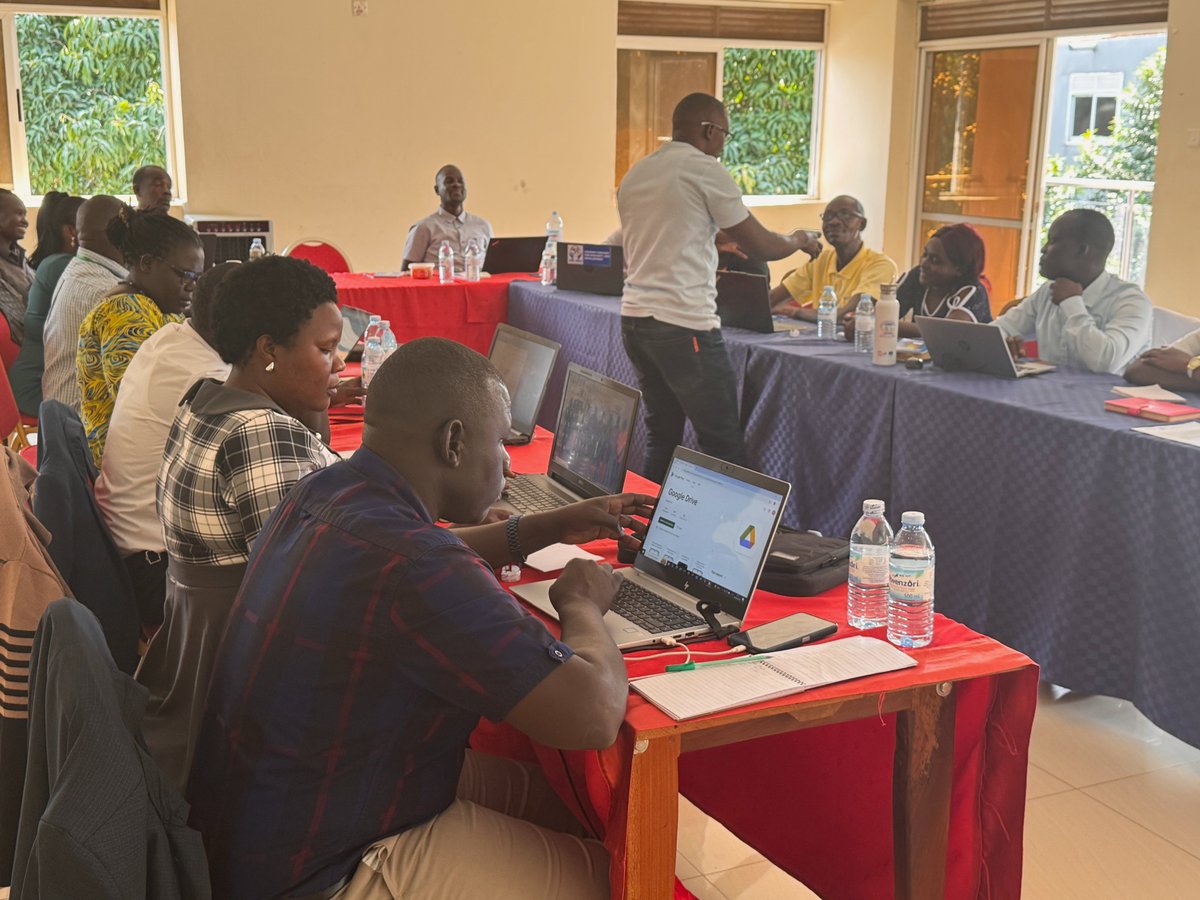 GCSP_Uganda's tweet image. 📲#Digital is unstoppable 🔯
Facilitated by @GCSP_Uganda, 14 staff representing seven civil society organisations from the northern region 🇺🇬 close onto their computer devices to master #data_security, use of #AI to craft compelling narratives for #advocacy, and cloud tools 🛜💻